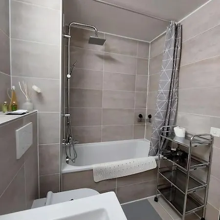 Stilvolle Mit Traumhaftem Bergblick דיסנטיס